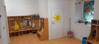 Fotka předsíně kde se deti z detské skupiny převlékají